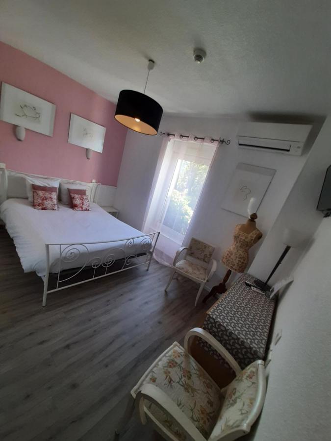Hotel La Tour Des Fees Quissac  外观 照片