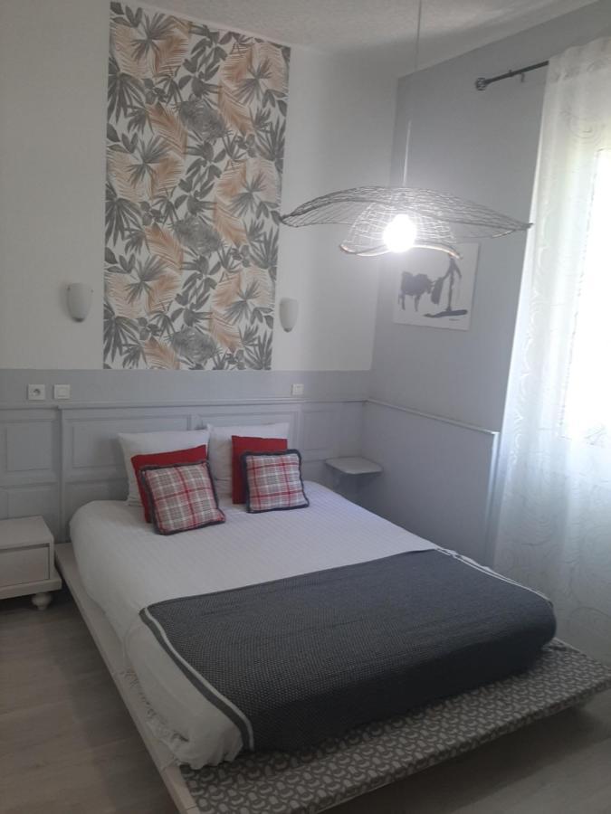 Hotel La Tour Des Fees Quissac  外观 照片