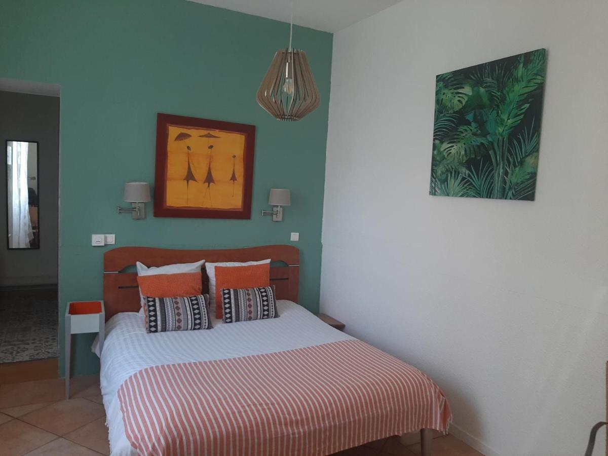 Hotel La Tour Des Fees Quissac  外观 照片
