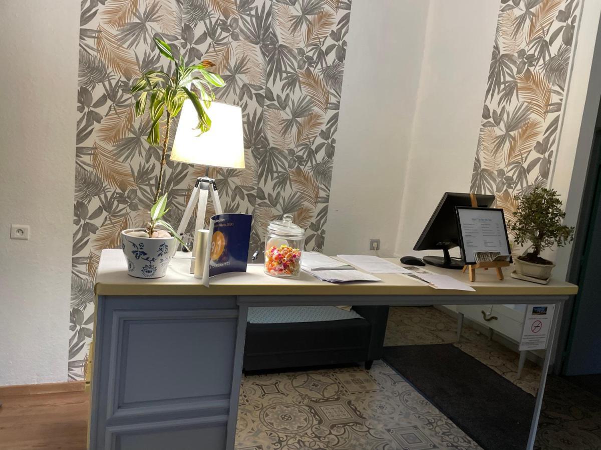 Hotel La Tour Des Fees Quissac  外观 照片
