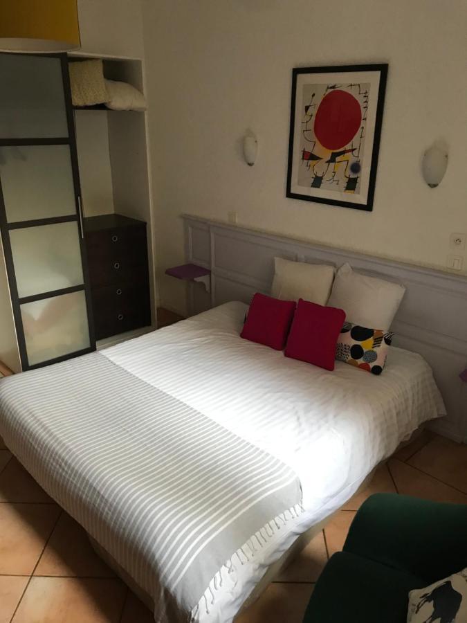 Hotel La Tour Des Fees Quissac  外观 照片