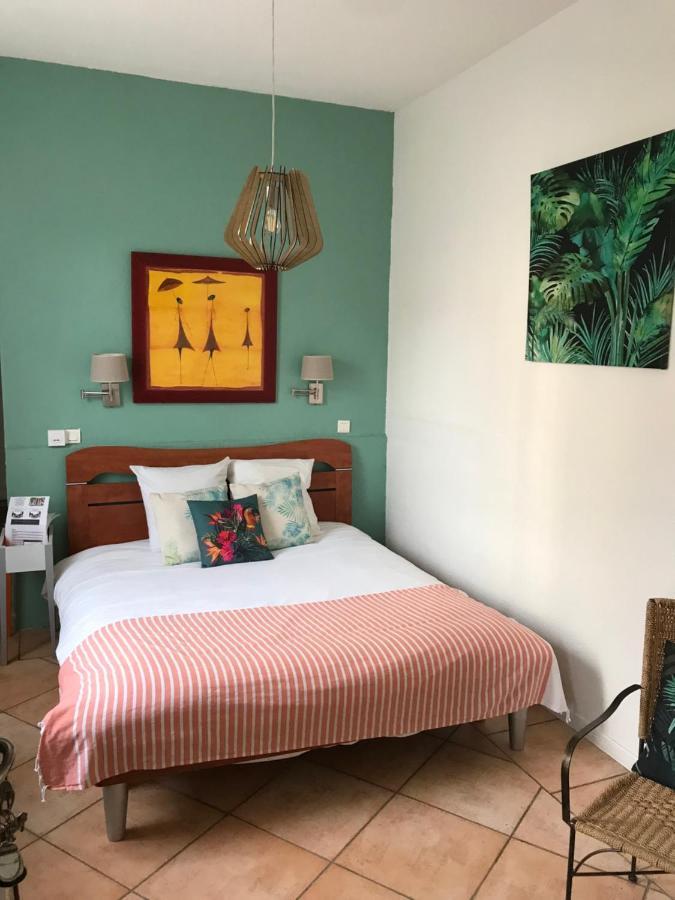 Hotel La Tour Des Fees Quissac  外观 照片