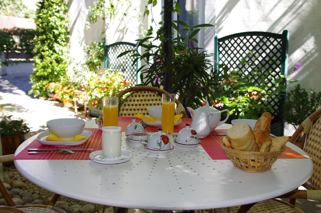 Hotel La Tour Des Fees Quissac  外观 照片